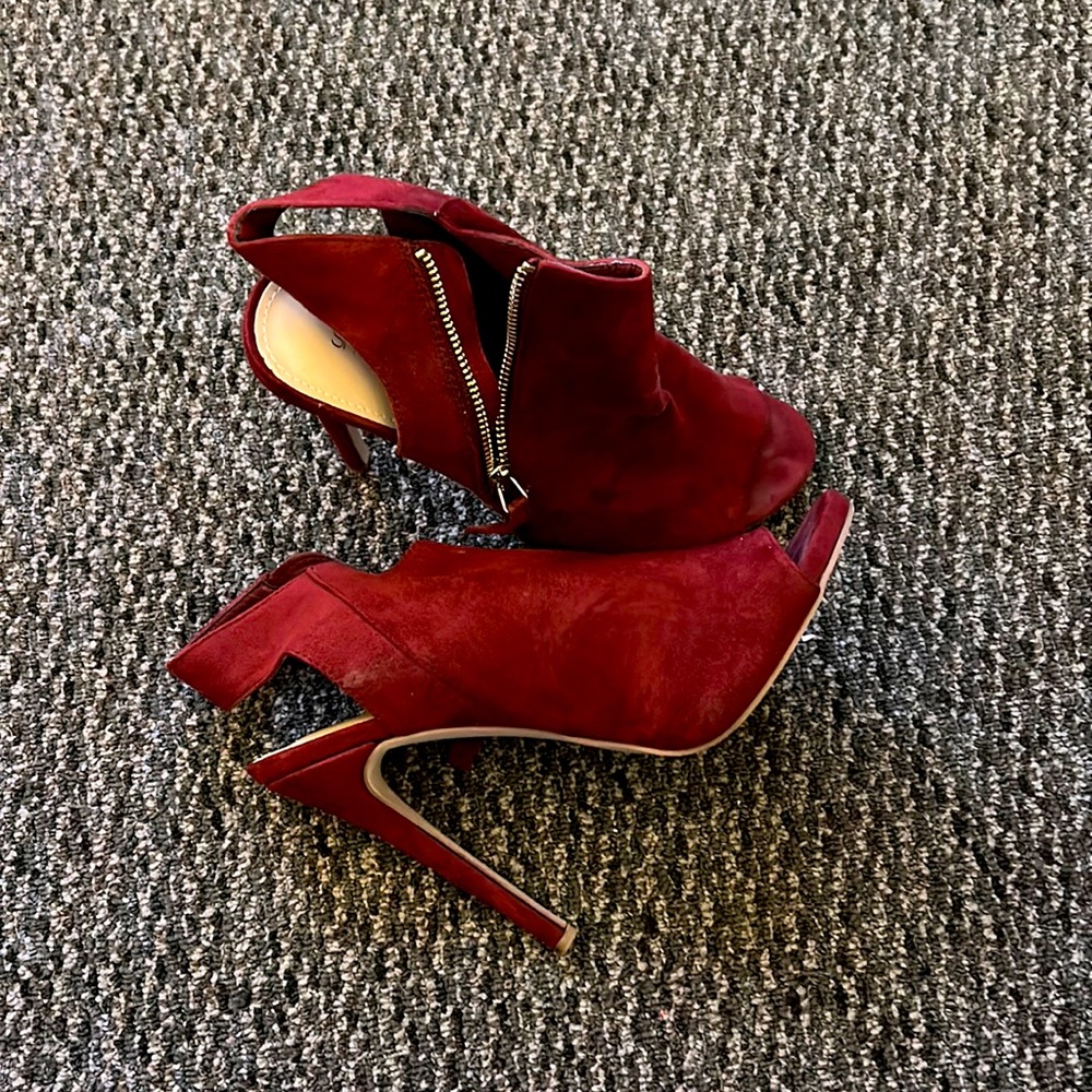 Shoe Dazzle sling back heeled booties